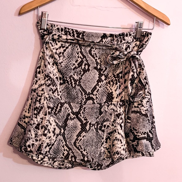 Snake print SKORT - Medium - Picture 2 of 6
